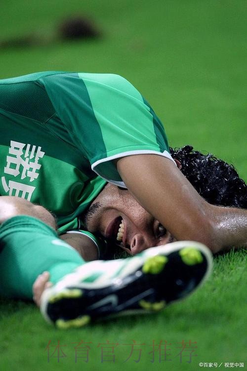 皇马官方:巴斯克斯右腿比目鱼肌受伤 伤情待观察 皇马官方:巴斯克斯右腿比目鱼肌受伤 伤情待观察